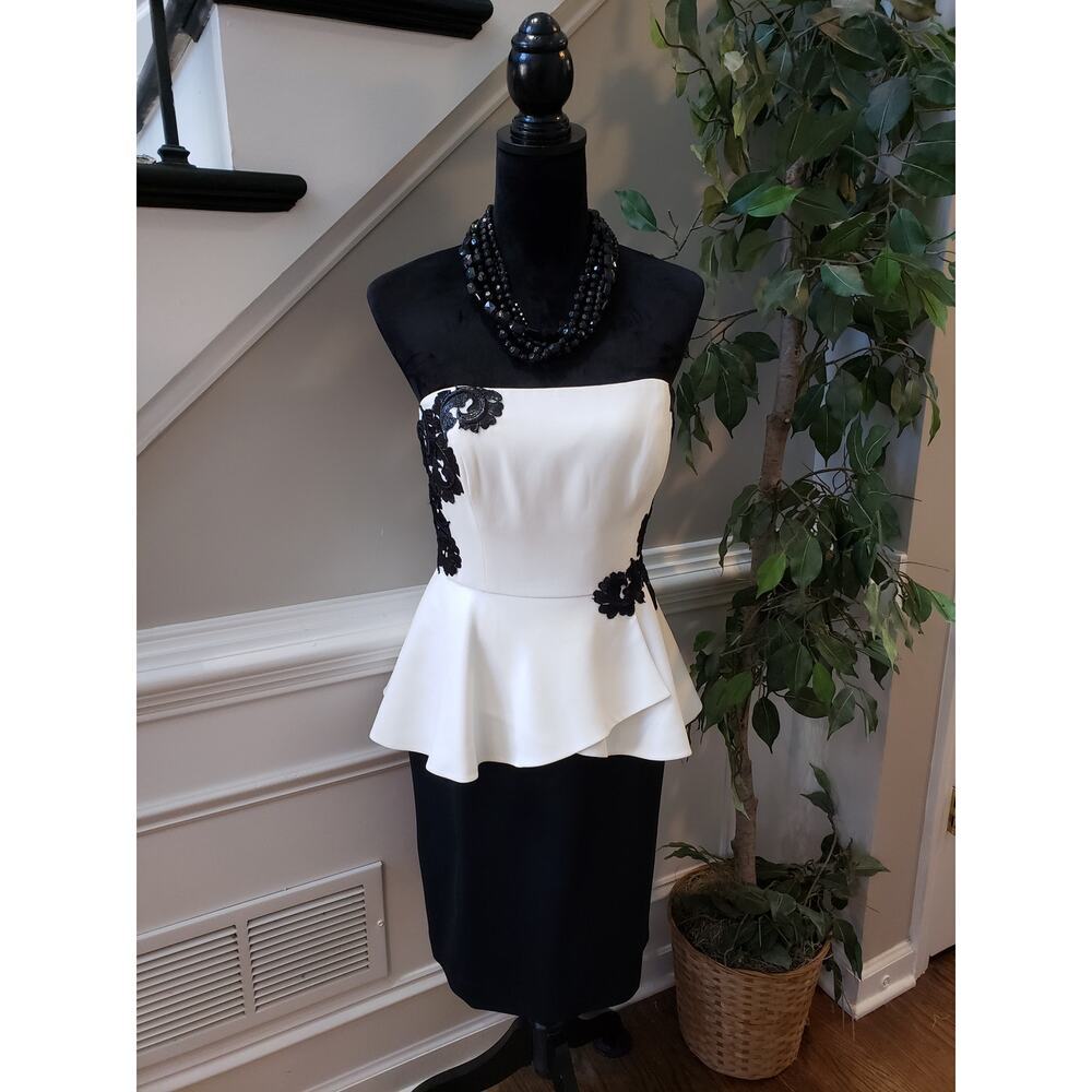 Kay Unger‎ Dress Women’s Size 6 Black White Strapless Peplum Lace Cocktail